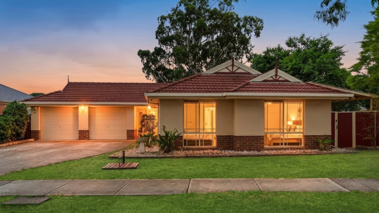26 Henry Lawson Drive, Lynbrook VIC 3975