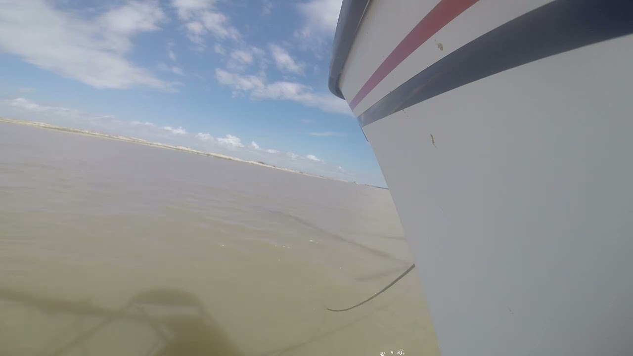 [1H] [VISUAL REAL] Barco ancorado em dia de sol (silêncio, zero vento) | Ambiente calmo