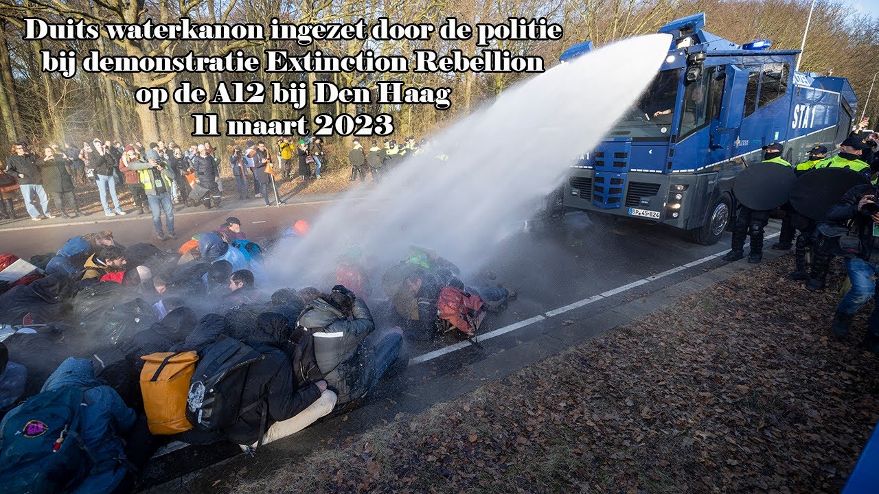 Waterkanon ingezet op demonstranten Extinction Rebellion op de A12 bij Den Haag
