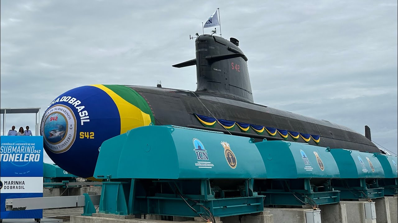 Submarino Tonelero S42  lan&ccedil;ado ao mar! O terceiro da Classe Riachuelo.