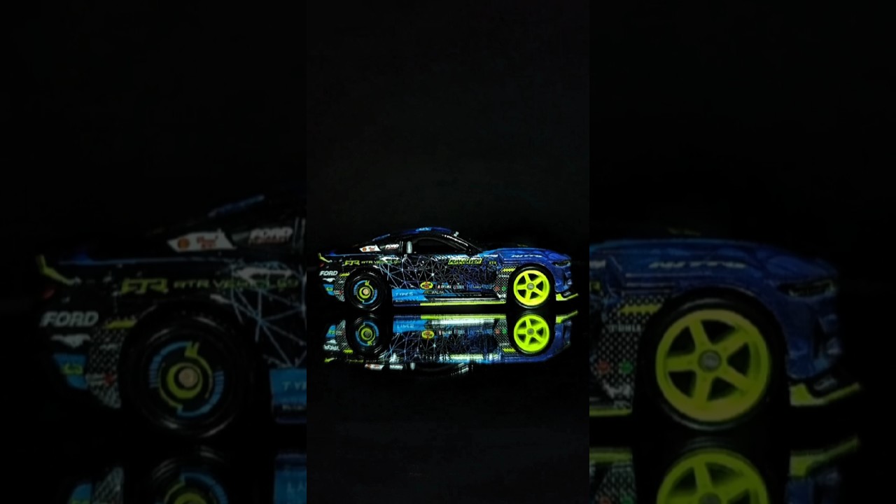 2024 FORD MUSTANG RTR SPEC 5-FD WITH TURNTABLE #hotwheels #mustang #miniscale #shortvideo #shorts