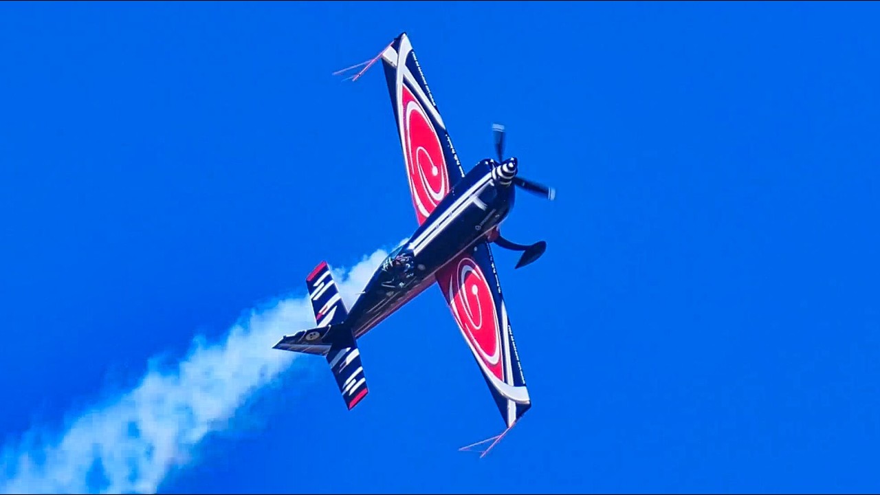 CRAZY STUNTS | Melanie Astles EXTRA 330 at Vršac Air Show | 4K