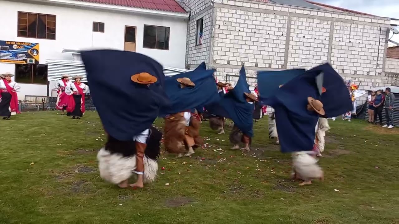 Folclor Azuayo Otavalo pendoneros.