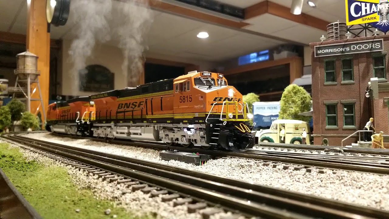 Lionel Legacy BNSF Es44ac #5815