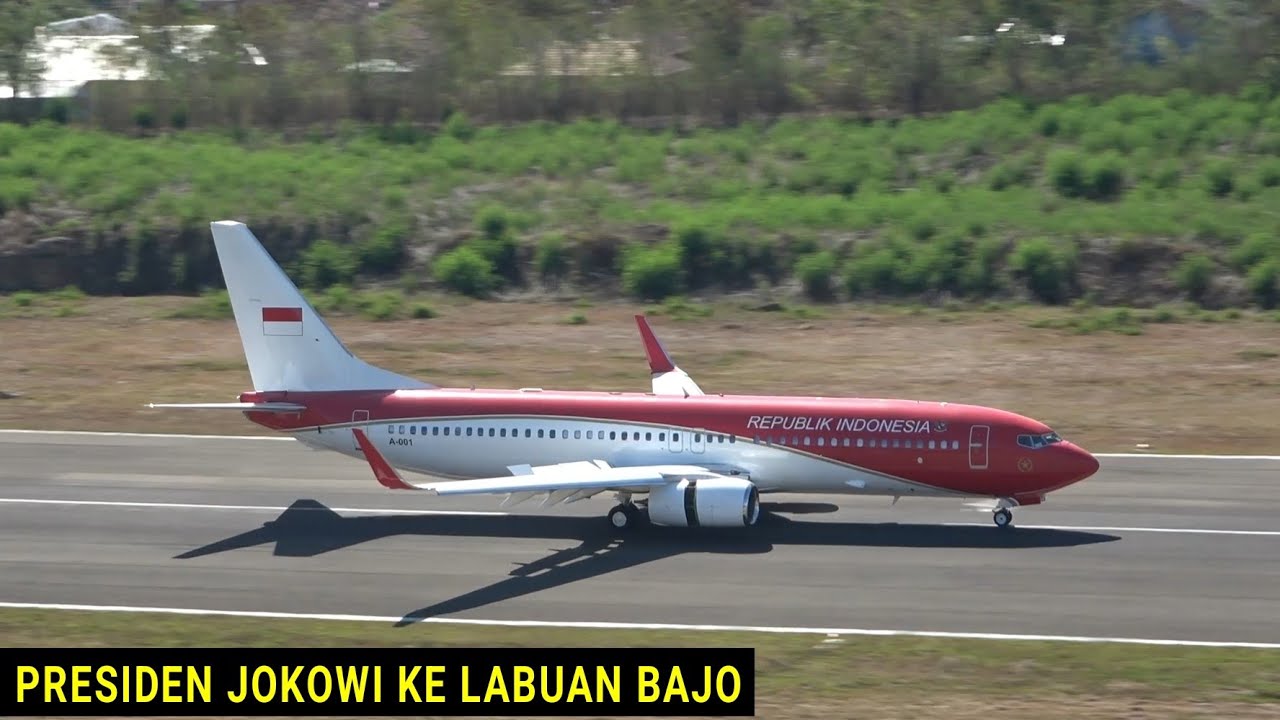 ISTIMEWA !!! Pesawat Rombongan Presiden Jokowi Landing di Bandara Komodo Labuan Bajo
