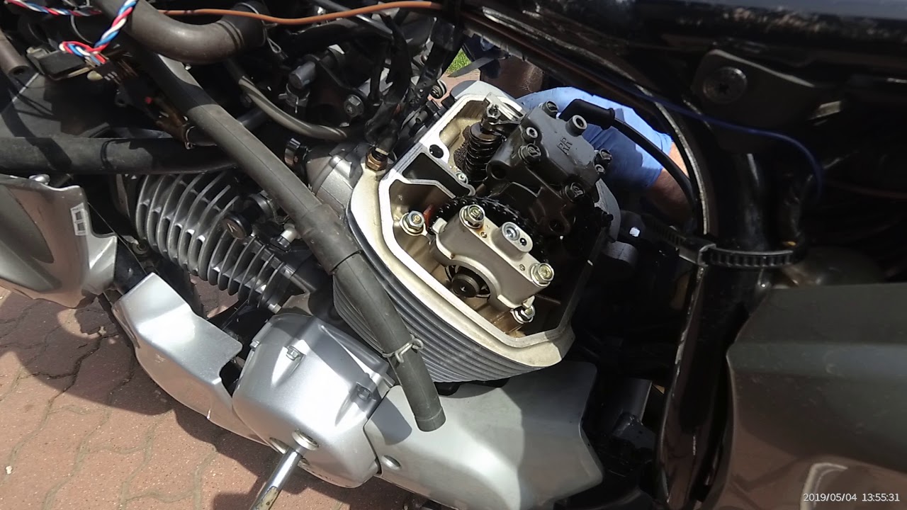 Varadero 125, regulacja luzu zaworów - cylinder tylny