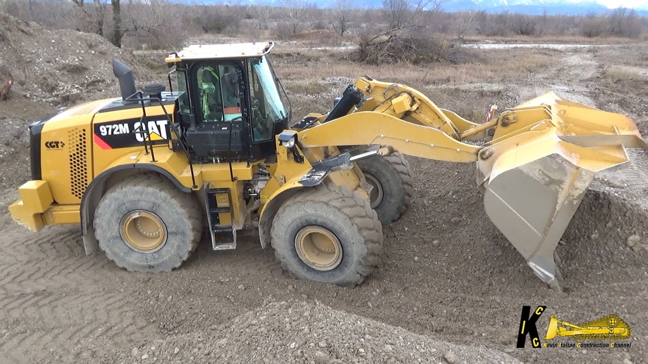 CATERPILLAR 972M WHELL LOADER DIGGING Gravel