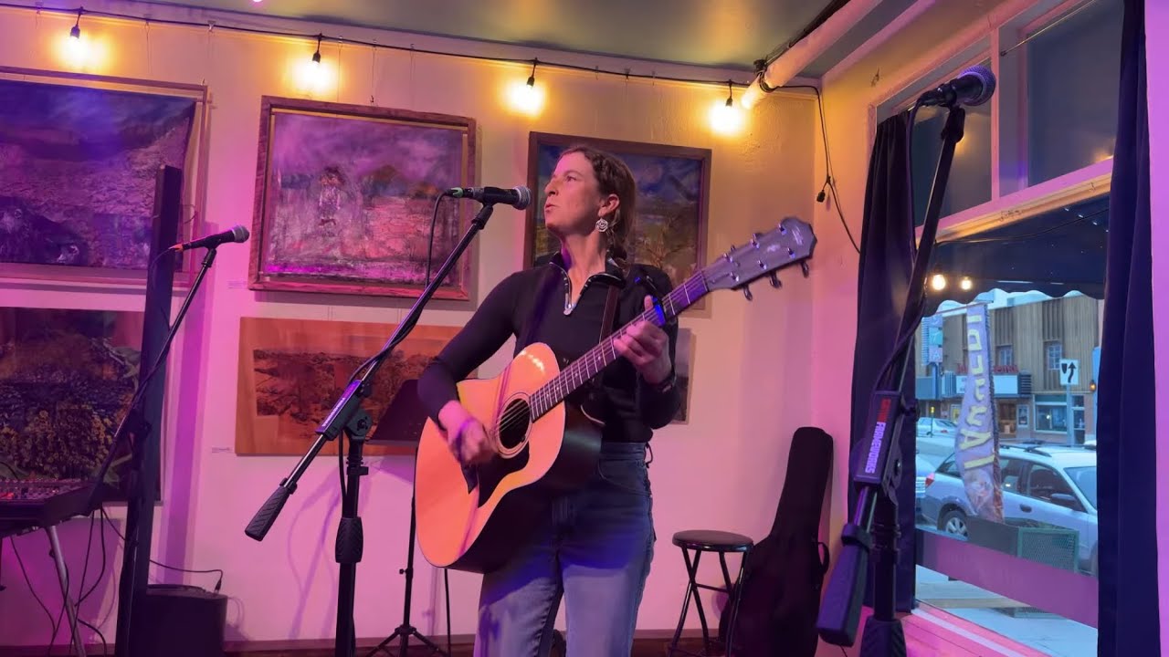 Acoustic Open Mic w/Yves