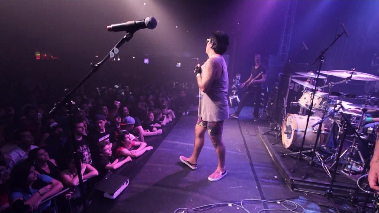 Comunidade Nin-Jitsu Ft. Edu K - 19 Popozuda Rock 'N' Roll (DVD Ao Vivo No Opinião)