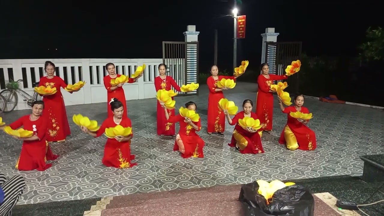 Múa hat dưỡng sinh Trọn đời ơn mẹ