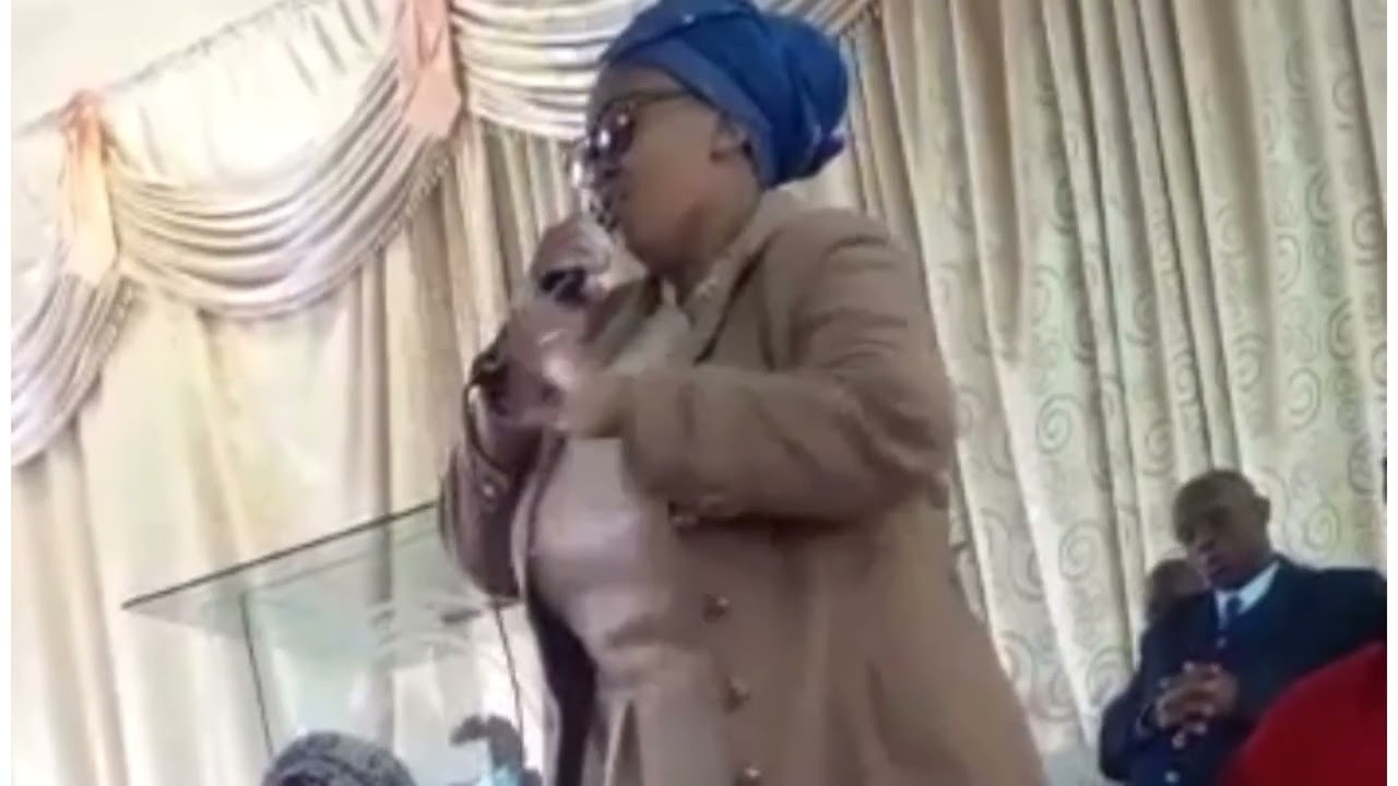 Mrs Mapholisa : Kanye Nawe