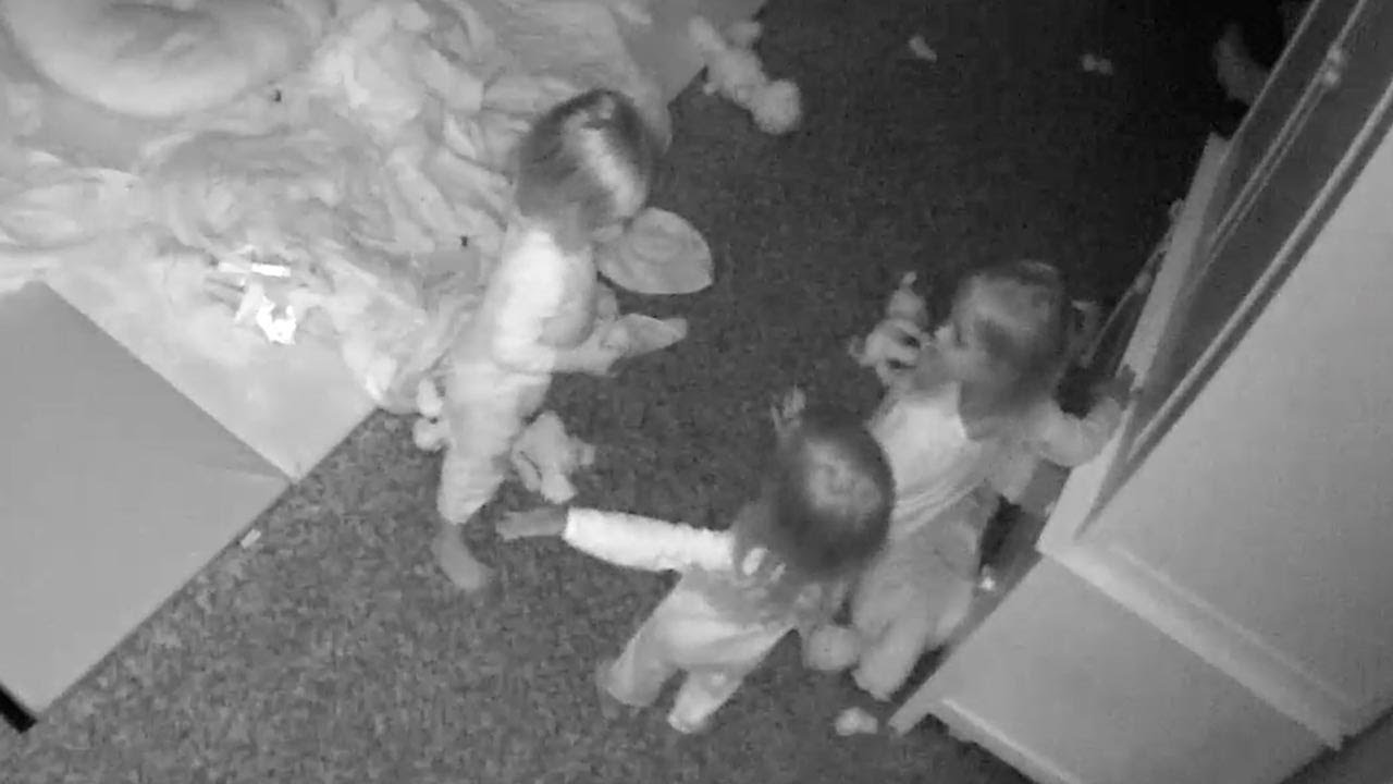 Triplets Have Conversation With Unseen Figure