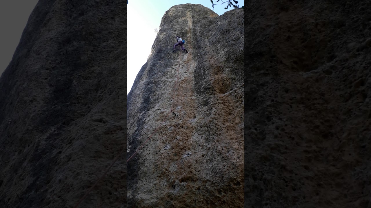 Rose -climbing El Guardia 8a Margalef Spain