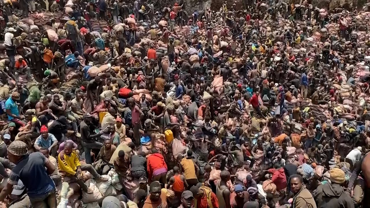 Las duras imágenes de la extracción de cobalto en el Congo