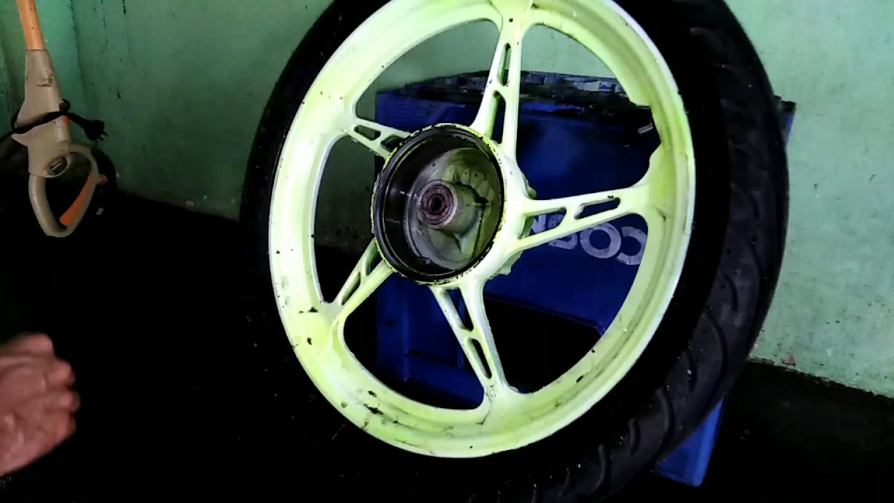 BRAKE SHOE REPLACEMENT || YAMAHA VEGA FORCE FI