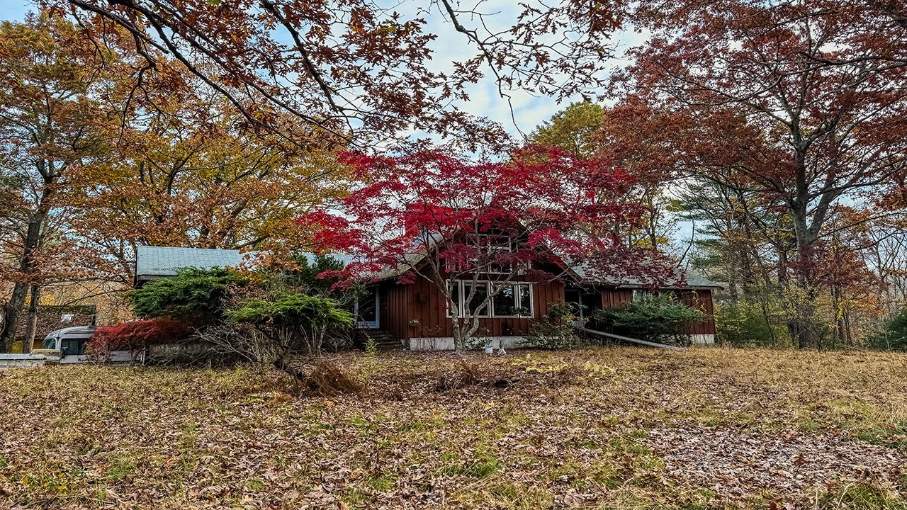 Abandoned Grandma's House- This Property Was Loaded With Stuff. Check Out What We Found!