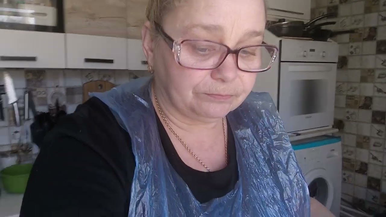 Сварила сыр. Грудинка в луковой шелухе.