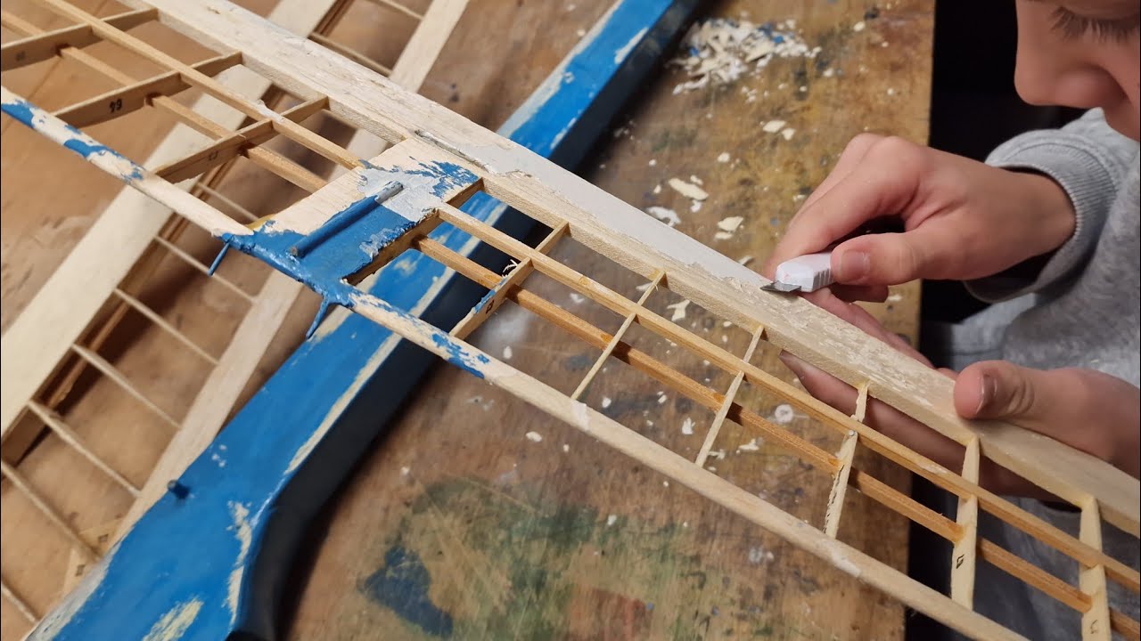 RC Amigo II 1966 Restauration der Modelljunioren: Tragflächen und Höhenleitwerk 