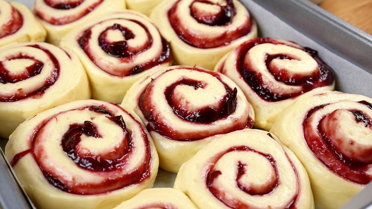 Fluffy Jam Rolls That Melt in Your Mouth &ndash; Soft, Sweet, and Irresistible!
