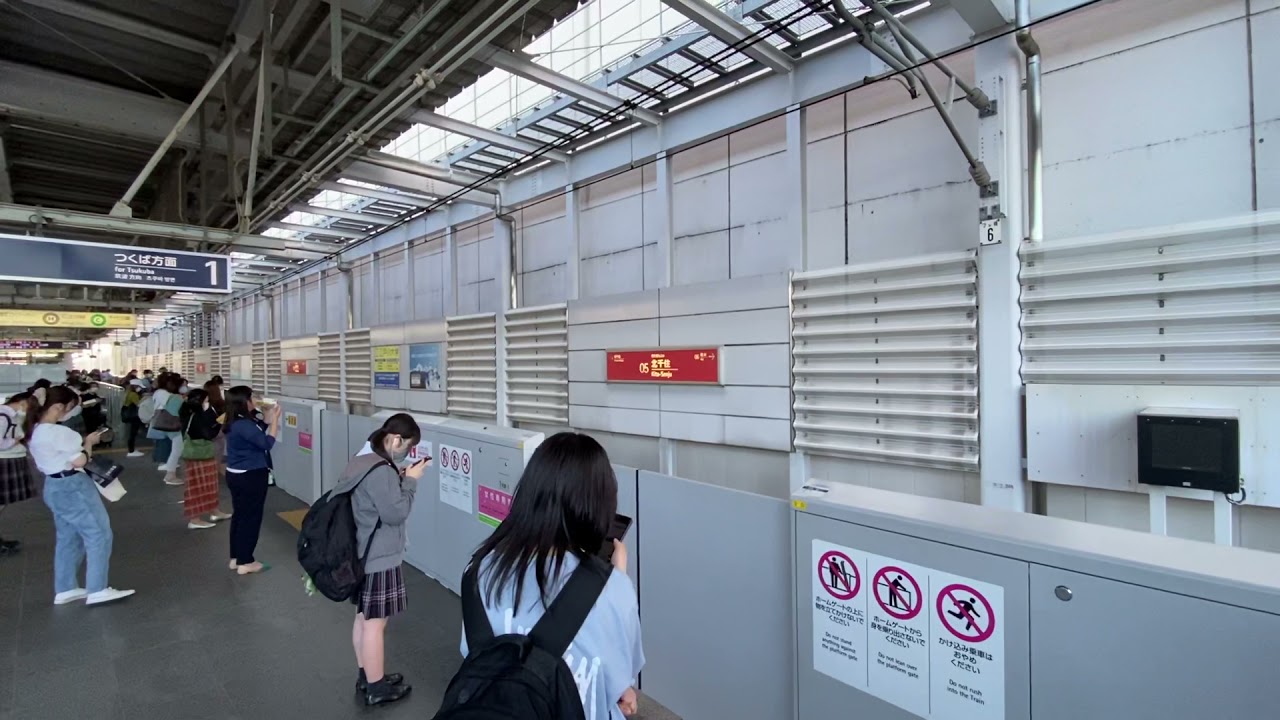つくばエクスプレス　快速つくば行き到着シーン@北千住駅