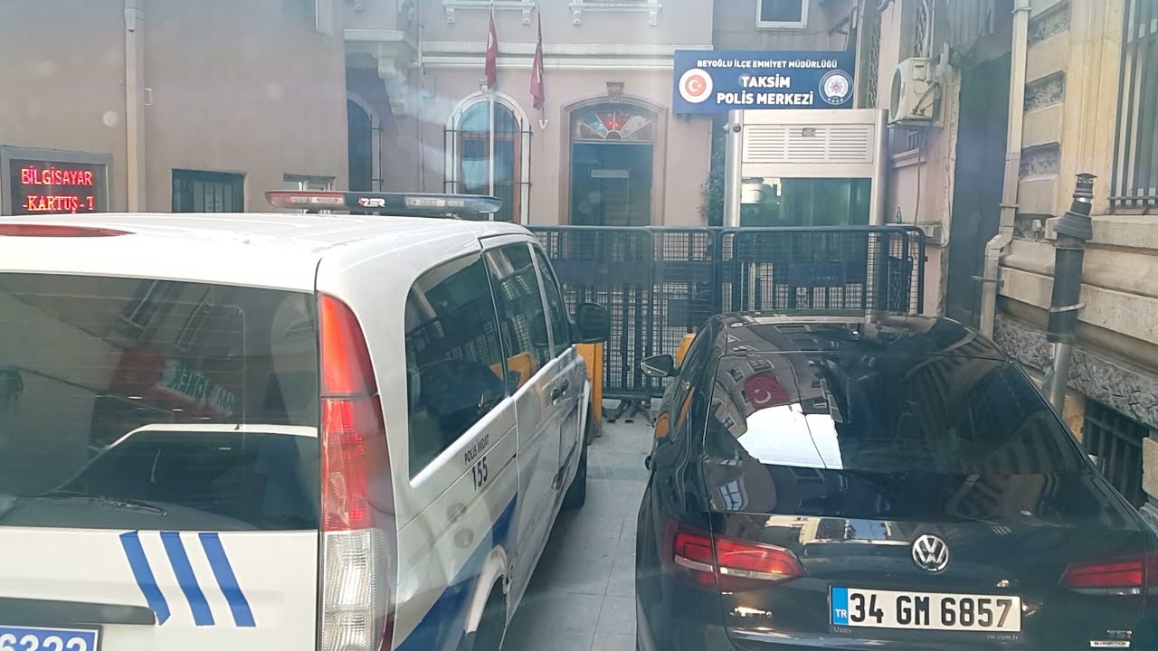 Ambulans İstanbul  
Taksim Polis
Ambulance Turkey