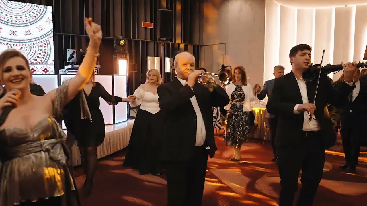 Vladimir Duminică Orchestra și Andreea Vicovan - Colaj Moldovenesc 