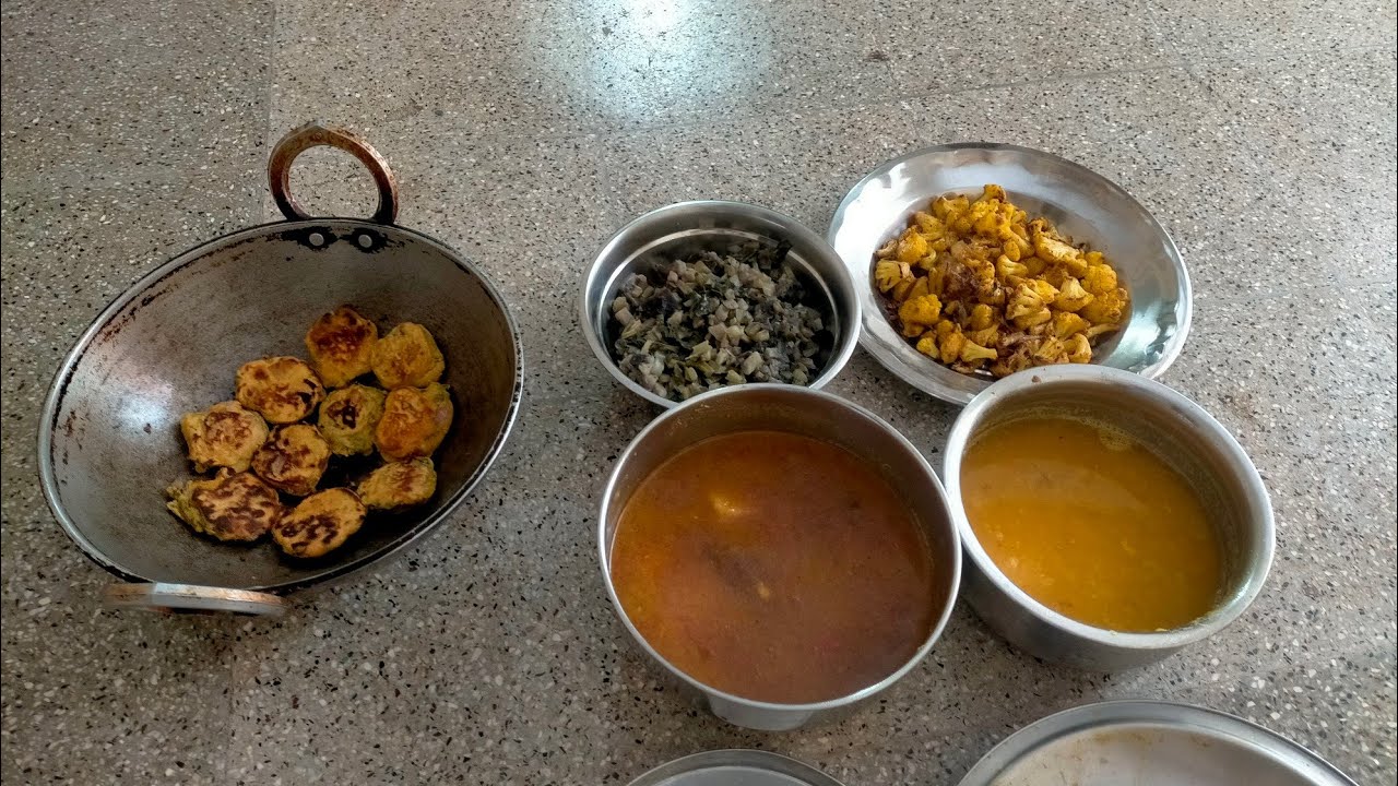 Lunch recipes ওলের ডালনা, ফুলকপির ভাজা, মিক্সড ডাল, বেসন বোড়া বেগুন শাক ভাজা আর সাদা ভাত |