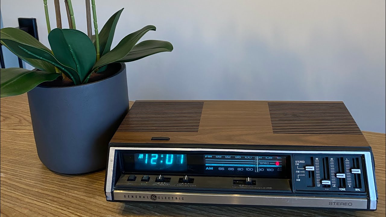 G&E 7-4695A alarm clock