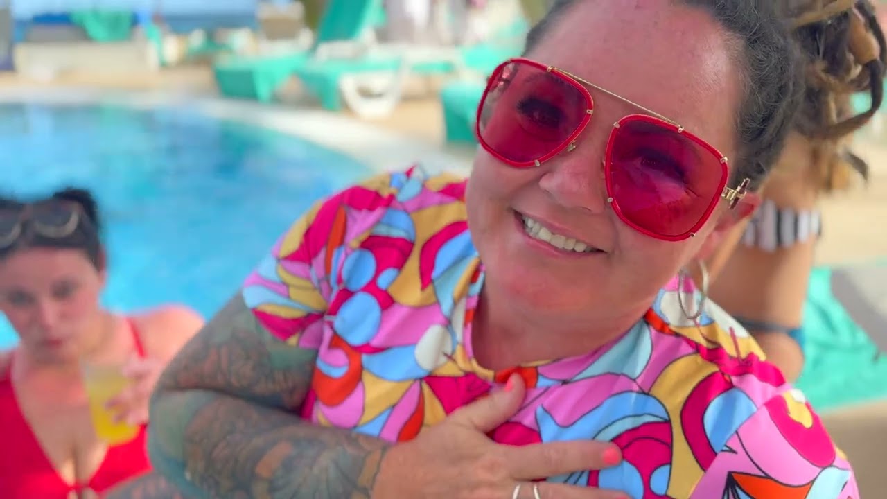 Nikki Holland & The Dirty Elizabeths - 1,000 Kisses (Official Music Video)