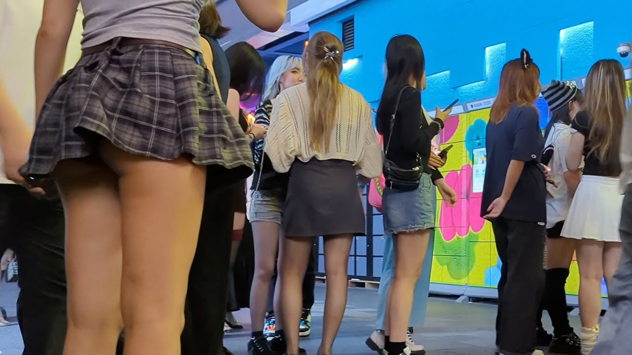 Wonderful nightlife in Guangzhou city，China！girls are so beautiful 街拍广州迷人夜生活，俏皮可爱的女孩让人着迷！