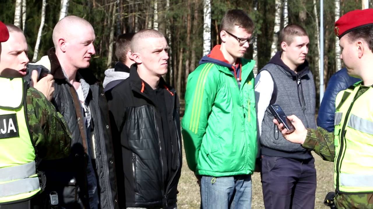 Pirmųjų šauktinių „prirašymas“ Rukloje: „žolės“ testas, miško baimė bei katino ilgesys