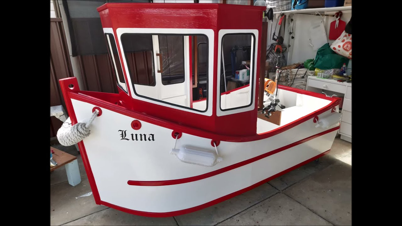 BUILDING A MINI TUGBOAT