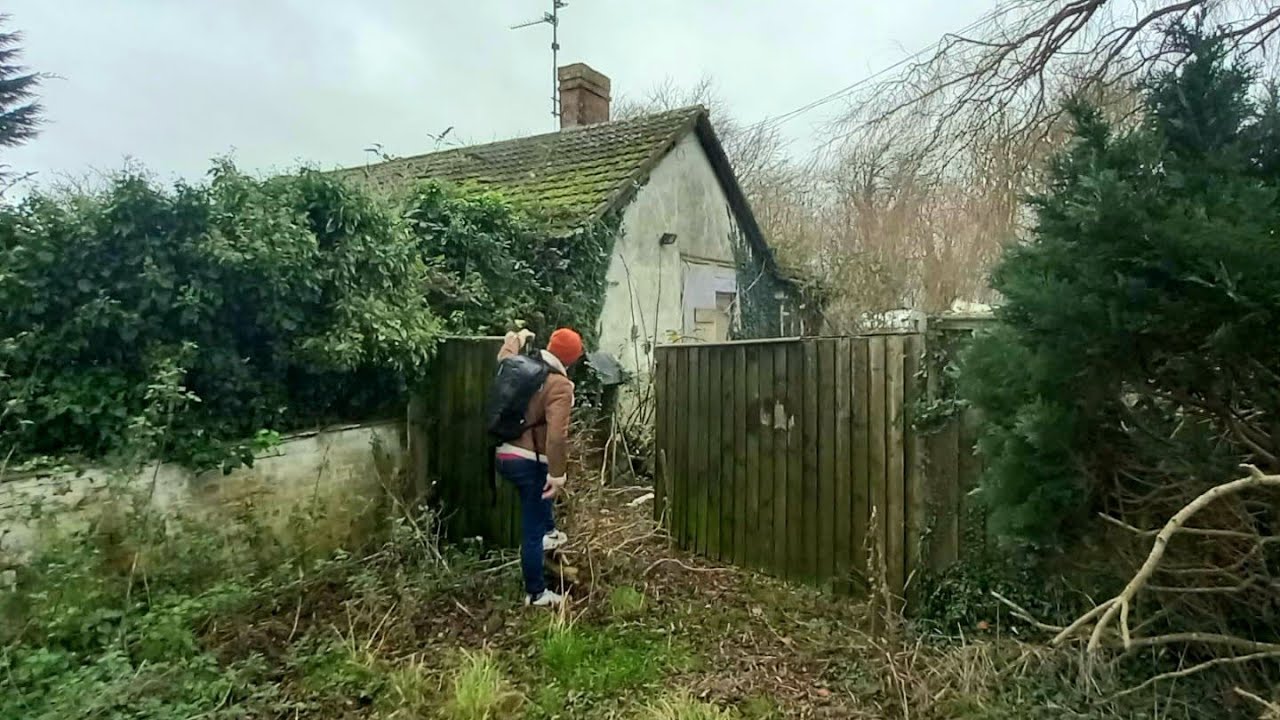 The Vanishing Of Katrina & Kirsty! ABANDONED House & Everything Left Behind, Even Real Death Photos