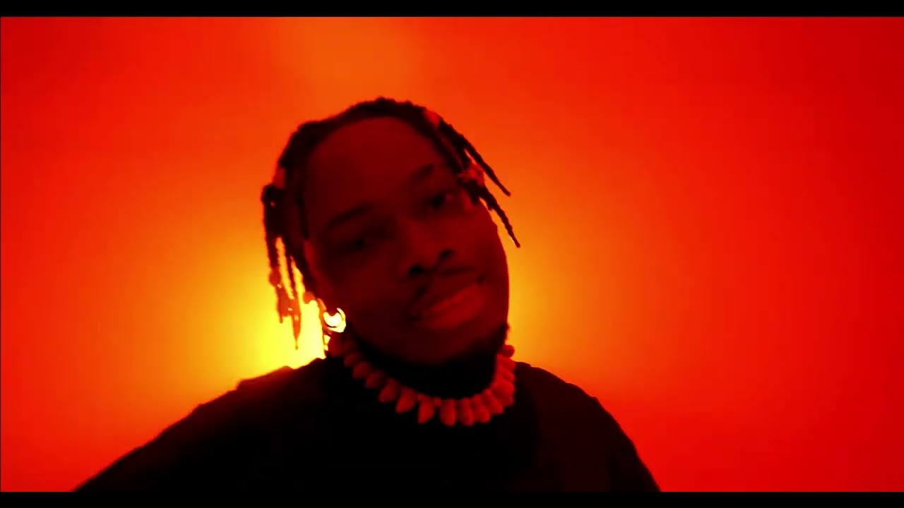 Meraqie - Away Official Music Video