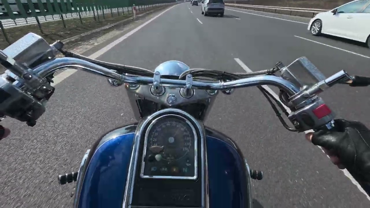 2025 Suzuki Intruder VL1500LC, 1