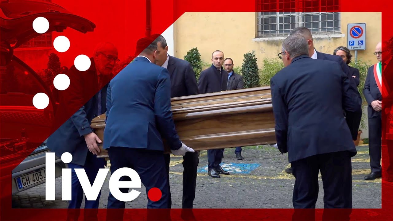 LIVE Maurizio Costanzo, la camera ardente in Campidoglio: diretta video