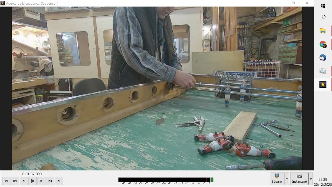 Comment restaurer un baby-foot - Démontage des barres d'un ancien baby foot Bussoz