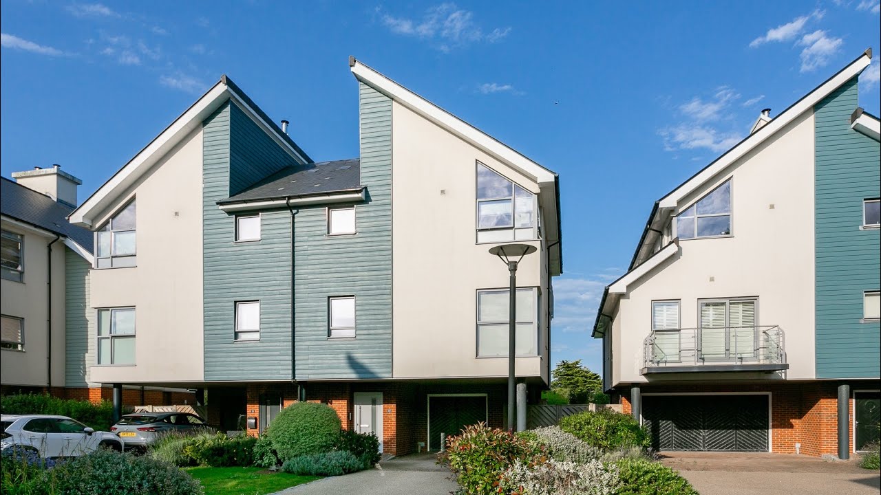 15 Imperial Gardens, Hythe CT21 6FA.  £795,000 Freehold.  Call 01303 266022 to arrange a viewing.