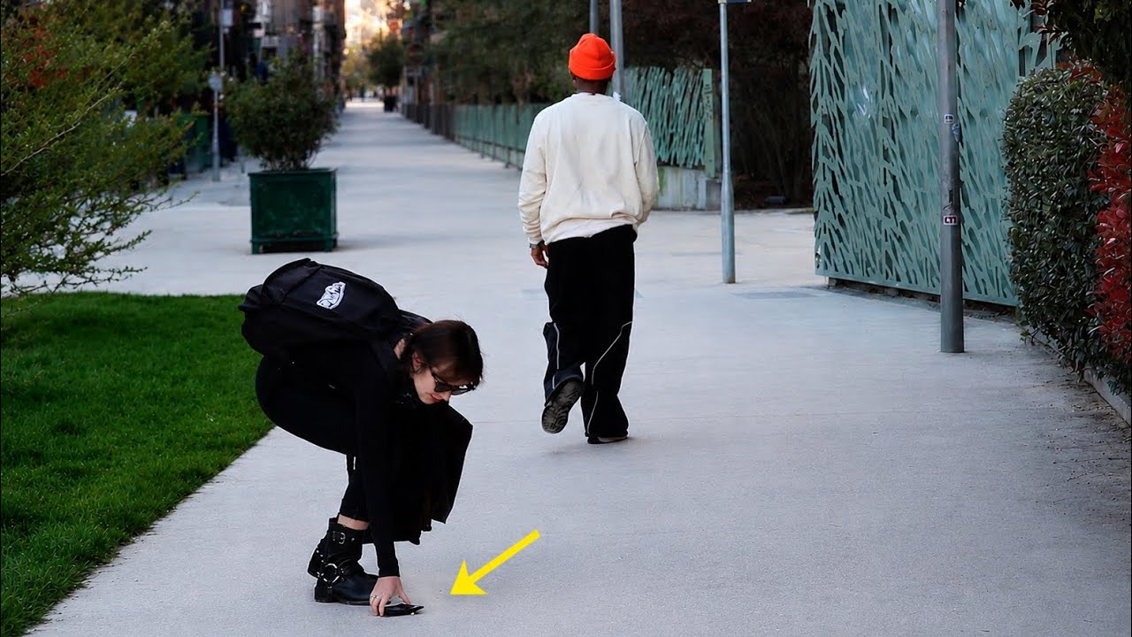 A Blind Man Dropped His Wallet in Public!! What Happened Next Will Surprise You