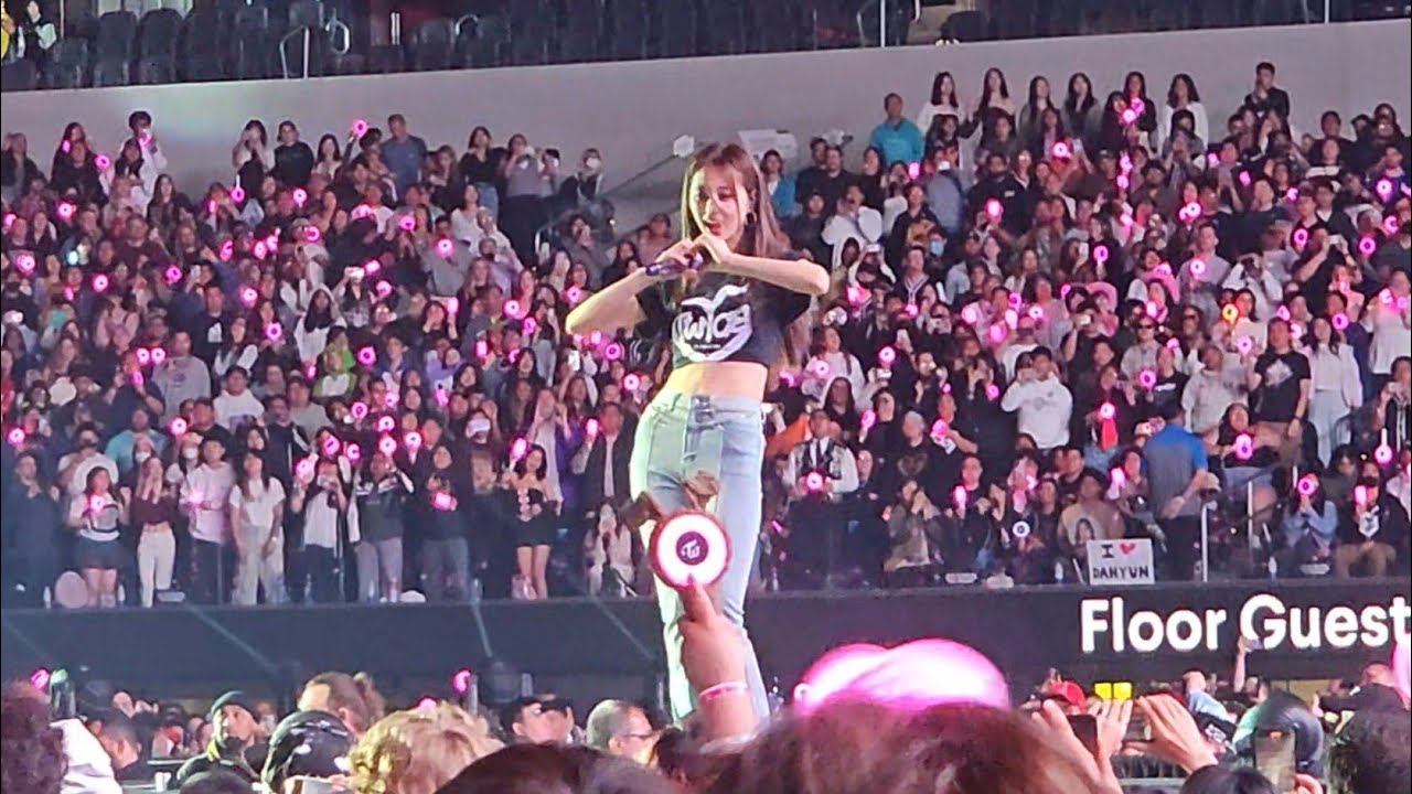 [FANCAM] 230610 트와이스 TWICE World Tour Ready To Be SoFi Stadium LA Encore Doughnut + Basics + Signal