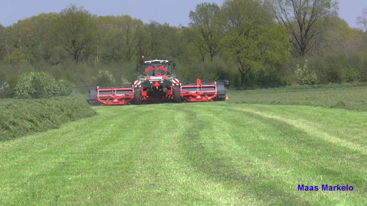 FENDT 724 with KUHN merge maxx 902 belt merger at Maas Markelo