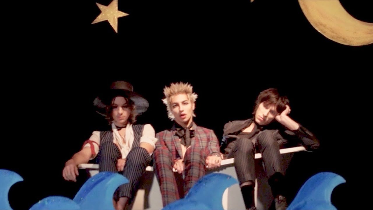 PALAYE ROYALE - Dying In A Hot Tub (Official Music Video)