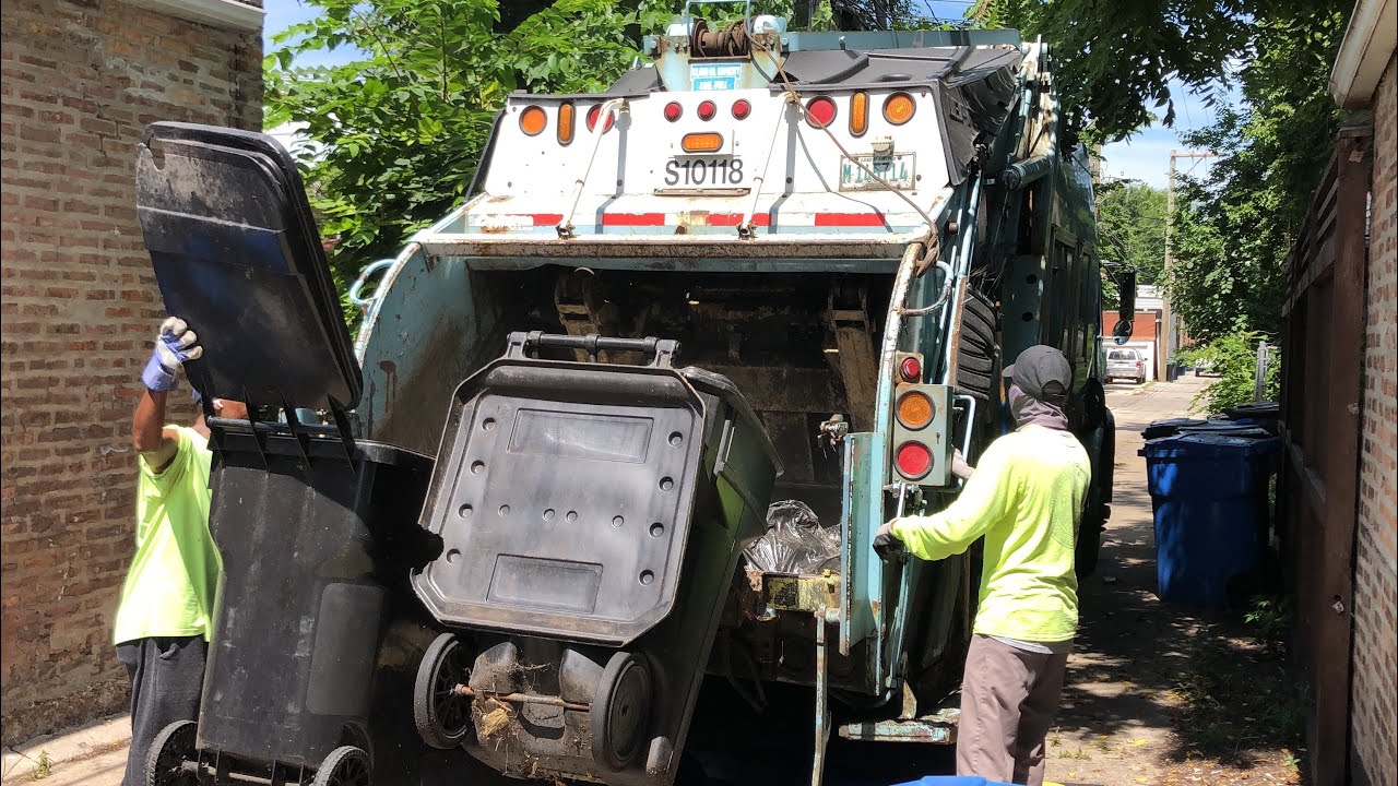 Chicago WX Leach 2RIII Rear Loader Garbage Truck Packing Trash from Rare Carts