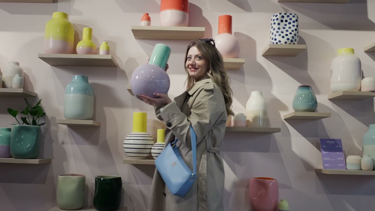 Воскресные покупки во время пасхальных распродаж в аутлете Designer Outlet Neumünster.