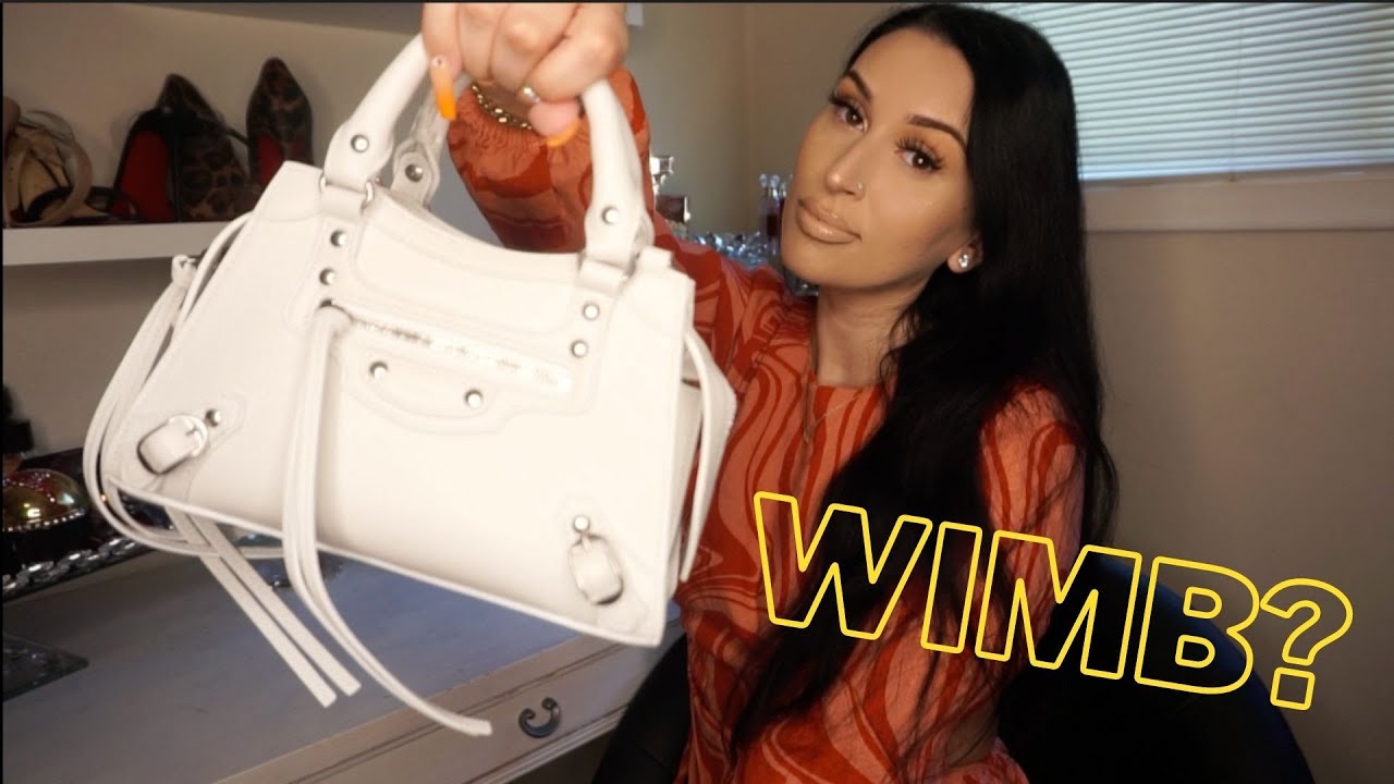 What's In My Bag? (Balenciaga Neo City Mini)