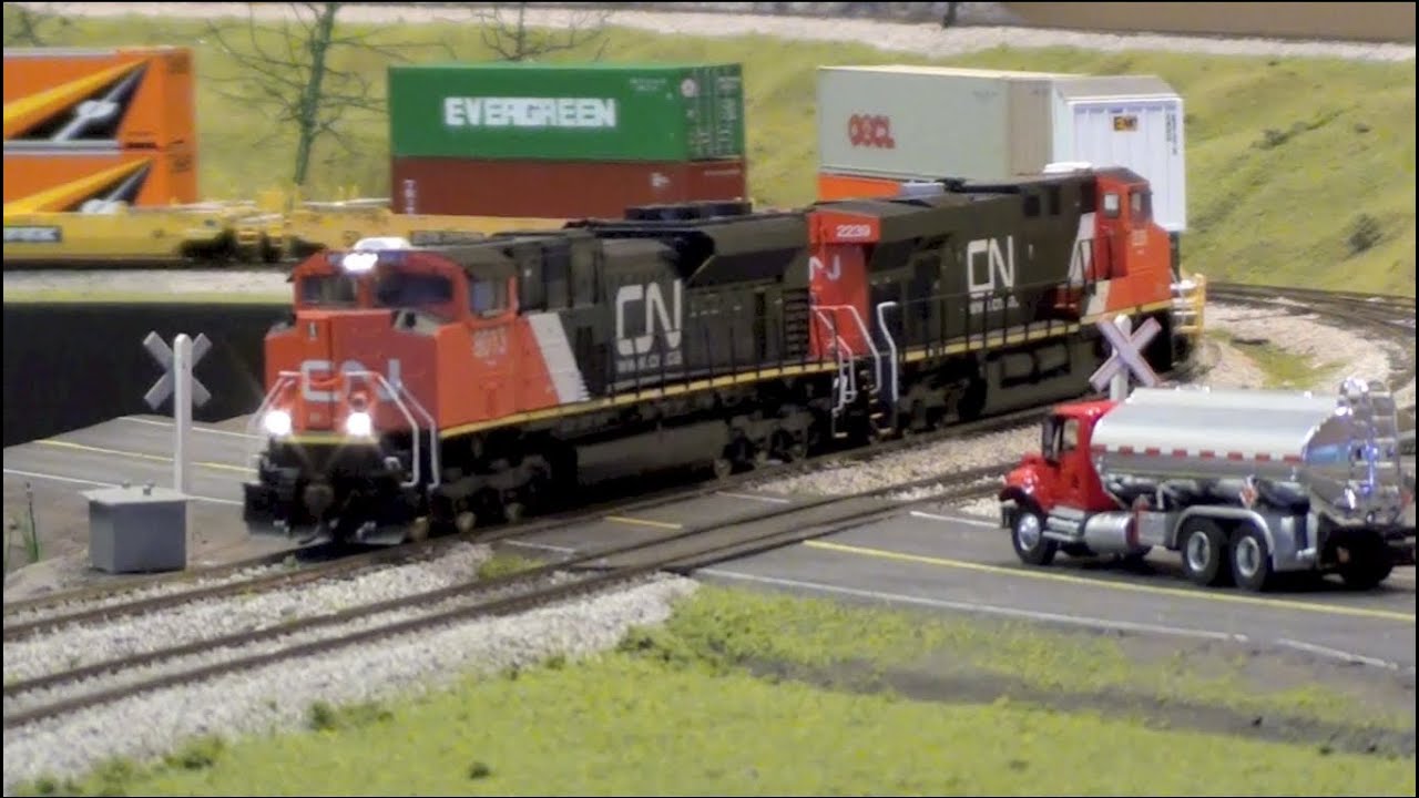 HO Hot CN Stack Train