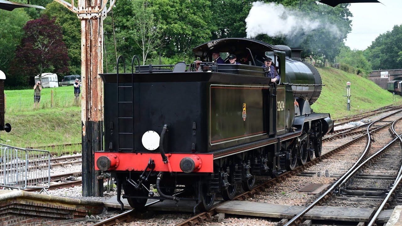 Beachy Head reversing into Horsted Keynes Station : 4K Widescreen.