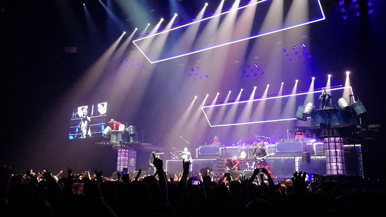 Slipknot live in Budapest 2020 - Sic, People = shit