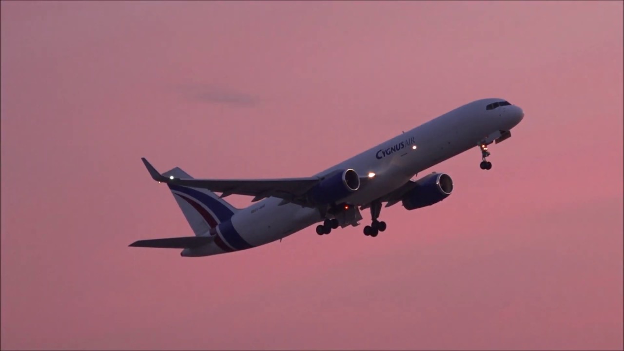 Boeing 757-223(PCF) Cygnus Air at LFSB