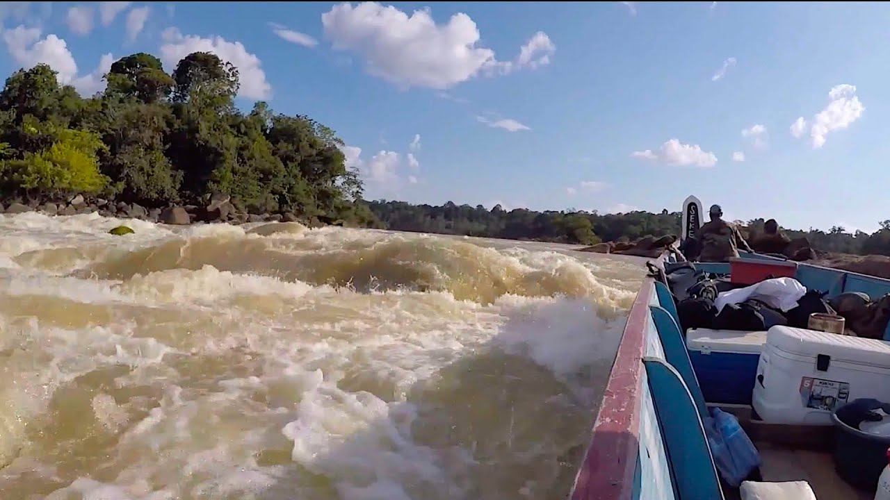 Remontée du Maroni en pirogue en Guyane 2022HD